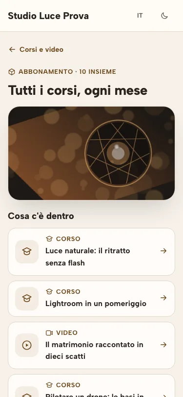La pagina di un abbonamento vista dal telefono, con i corsi compresi