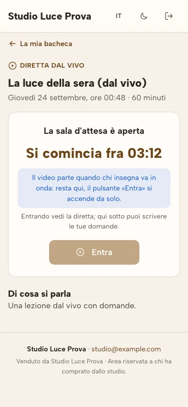 La sala d’attesa dal telefono